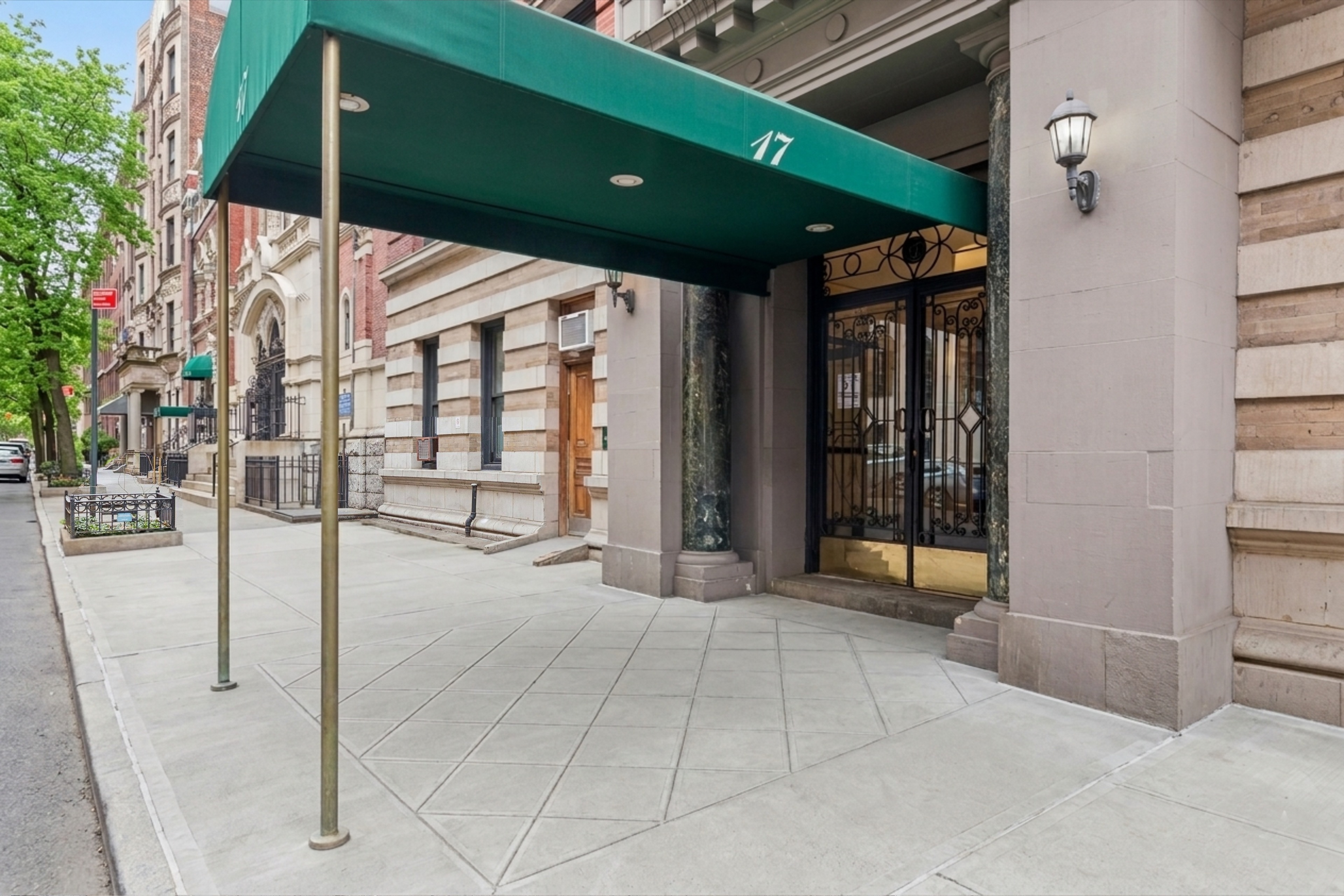 17 East 97th Street, Unit 5A Manhattan, NY 10029 - Photo 22 of 25 a view of a interior of the house