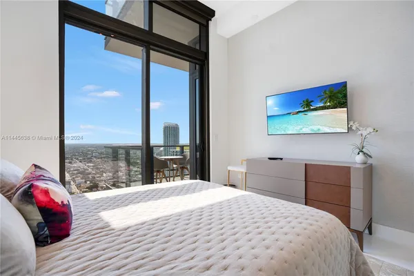 $5,799,900 | 88 Southwest 7th Street, Unit PH4303, Miami, FL 33130