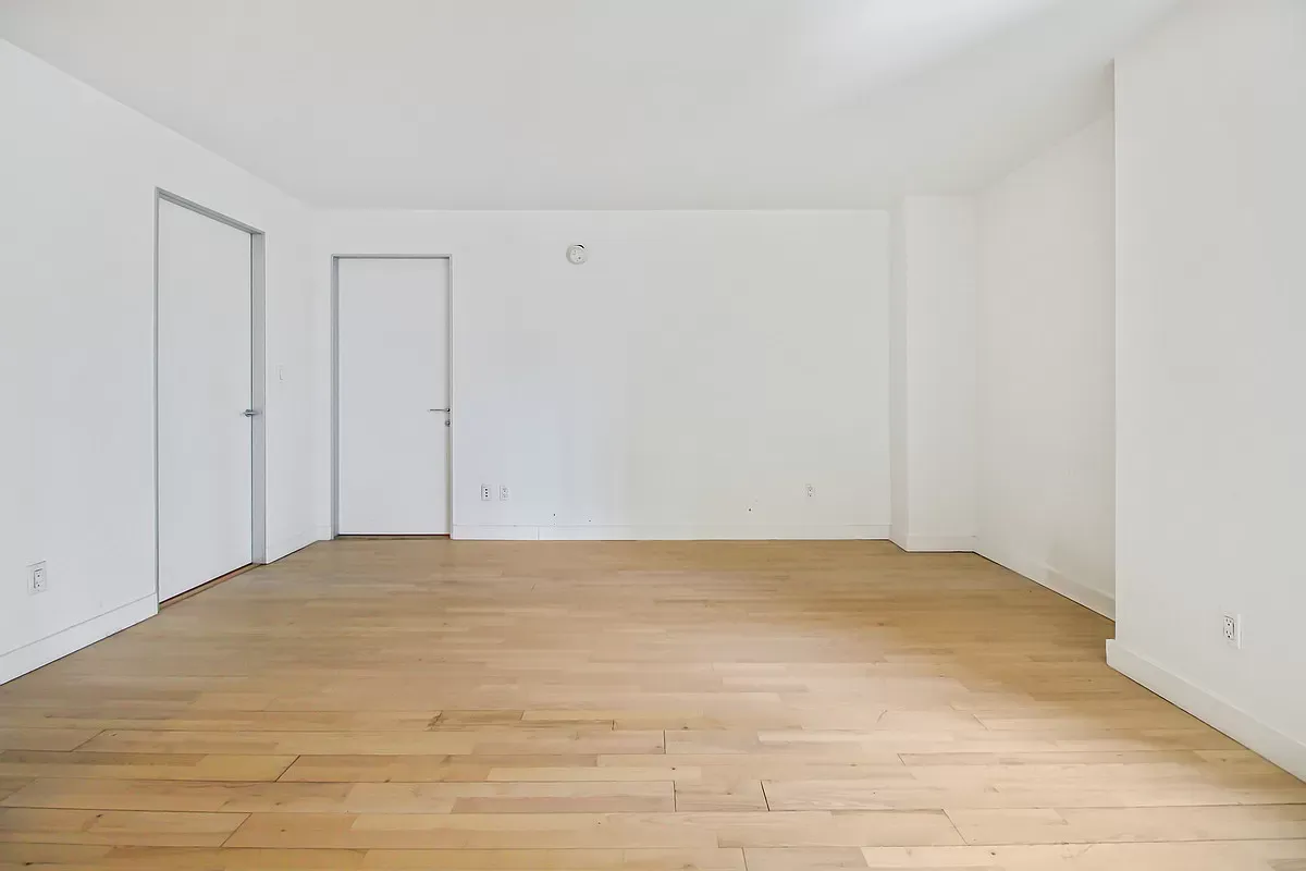 $955,000 | 322 West 57th Street, Unit 38Q | Hell's Kitchen