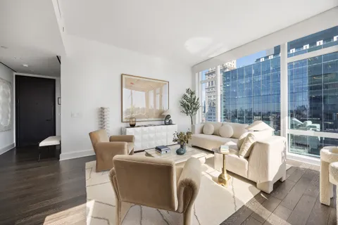 $4,250,000 | 45 East 22nd Street, Unit 32B | Flatiron