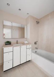 $1,695,000 | 60 Pineapple Street, Unit 4I | Brooklyn Heights