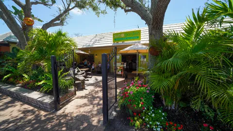 $525,000 | 2452 Whippoorwill Circle, Sarasota, FL 34231