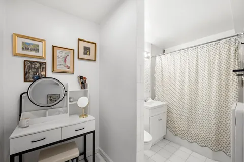 $500,000 | 30 East 37th Street, Unit 2E | Murray Hill