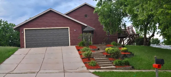 $425,000 | 408 Dunford Drive, Burlington, WI 53105