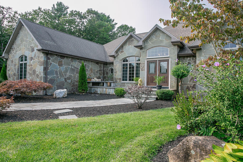 219 Leonard Street Acushnet, MA 02743 - Photo 3 of 29