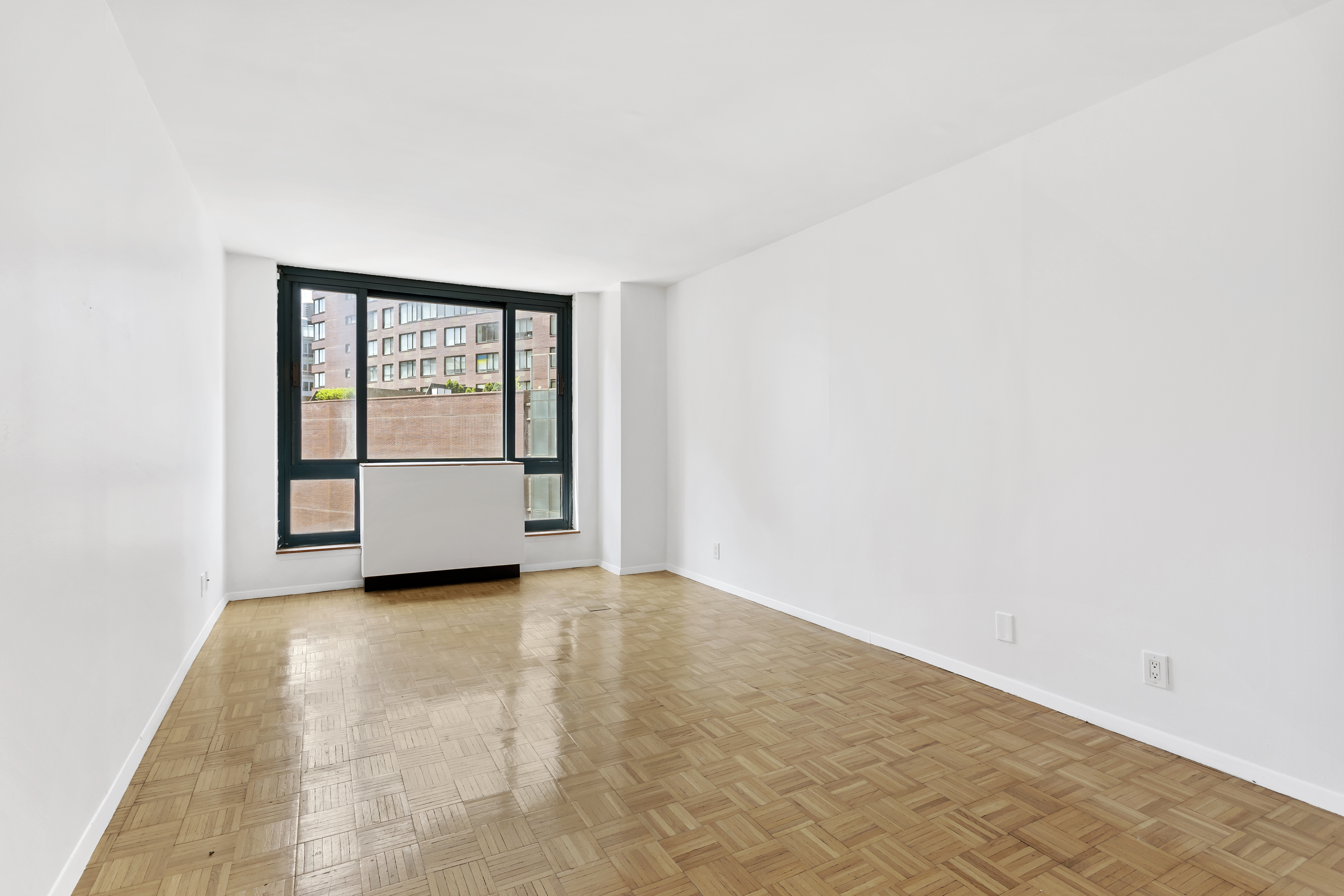 1 Irving Place, Unit U7BC Manhattan, NY 10003 - Photo 7 of 20 an empty room with windows