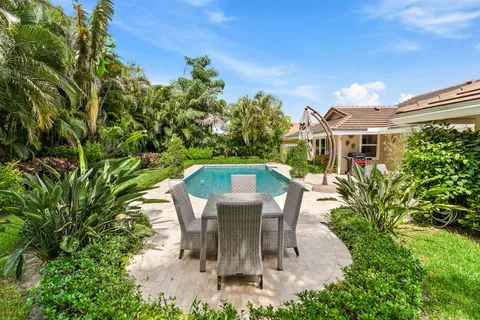 $1,200,000 | 10 Bentwood Road, Palm Beach Gardens, FL 33418