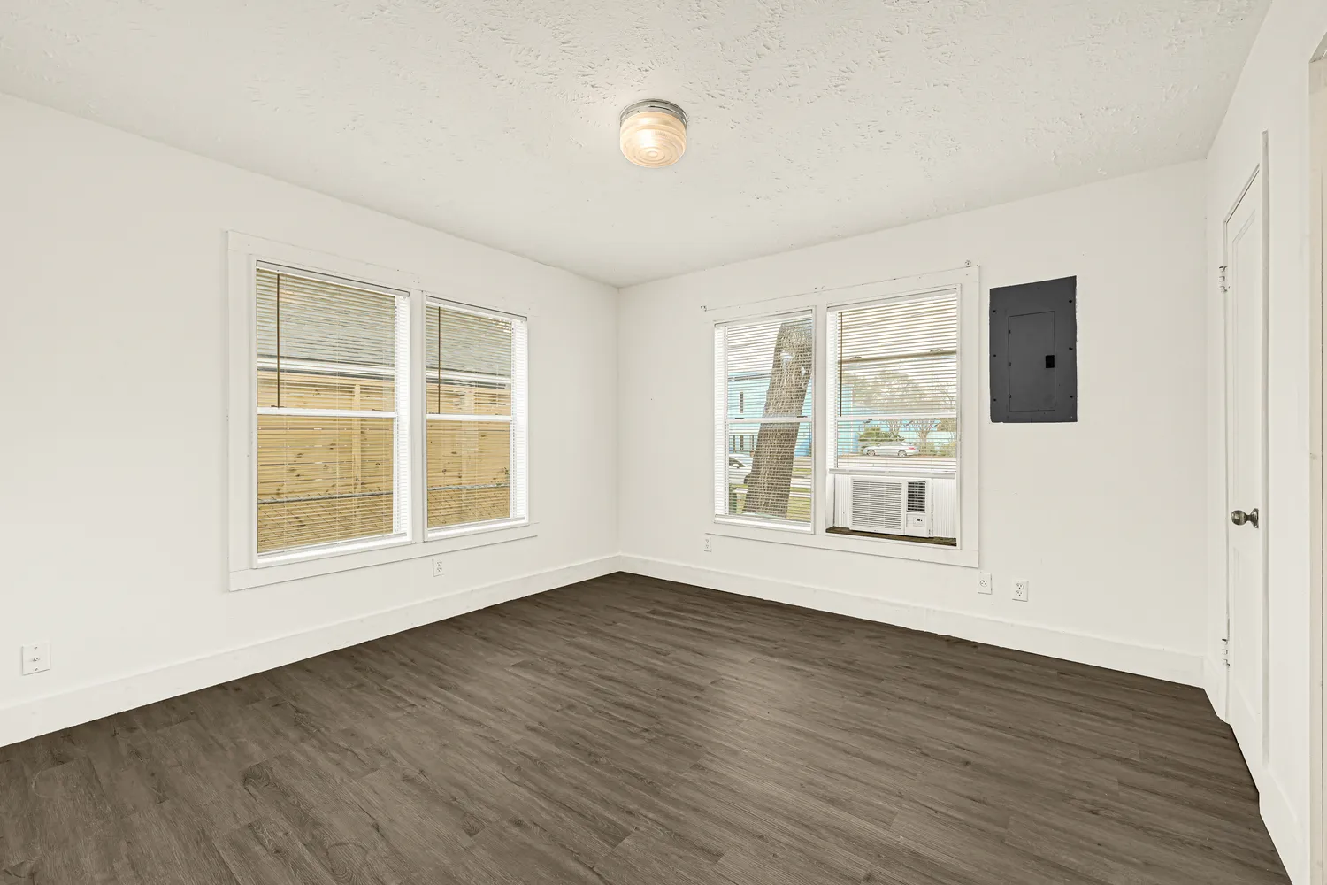 $1,000 | 969 Wakefield Drive, Unit B, Houston, TX 77018