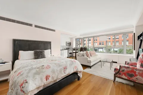 $845,000 | 200 East 66th Street, Unit A404 | Lenox Hill