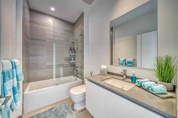 $5,799,900 | 88 Southwest 7th Street, Unit PH4303, Miami, FL 33130