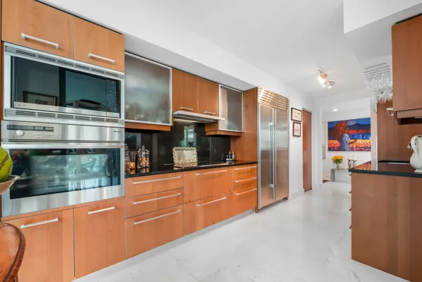 $1,385,000 | 1331 Brickell Bay Drive, Unit 408, Miami, FL 33131