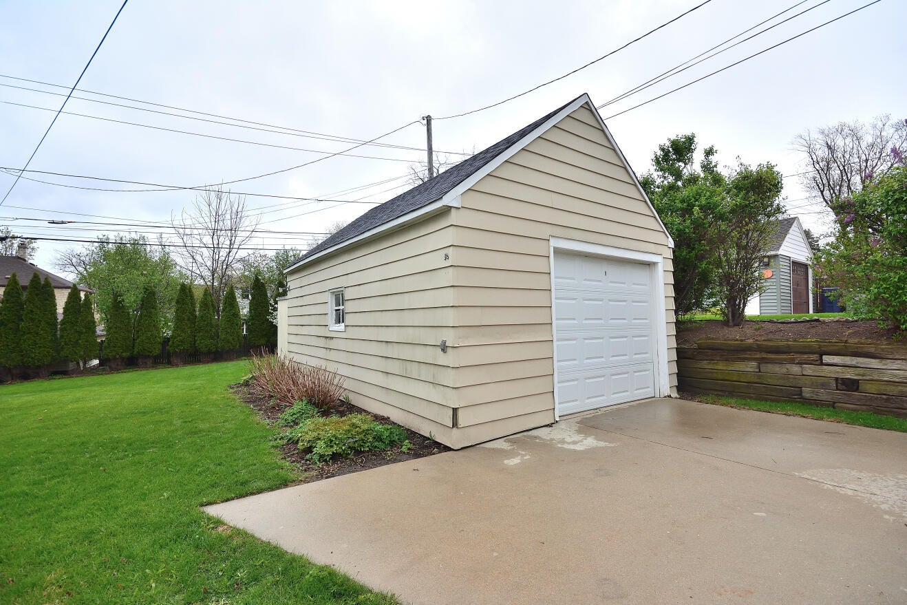 236 North 90th Street Milwaukee, WI 53226 - Photo 31 of 34