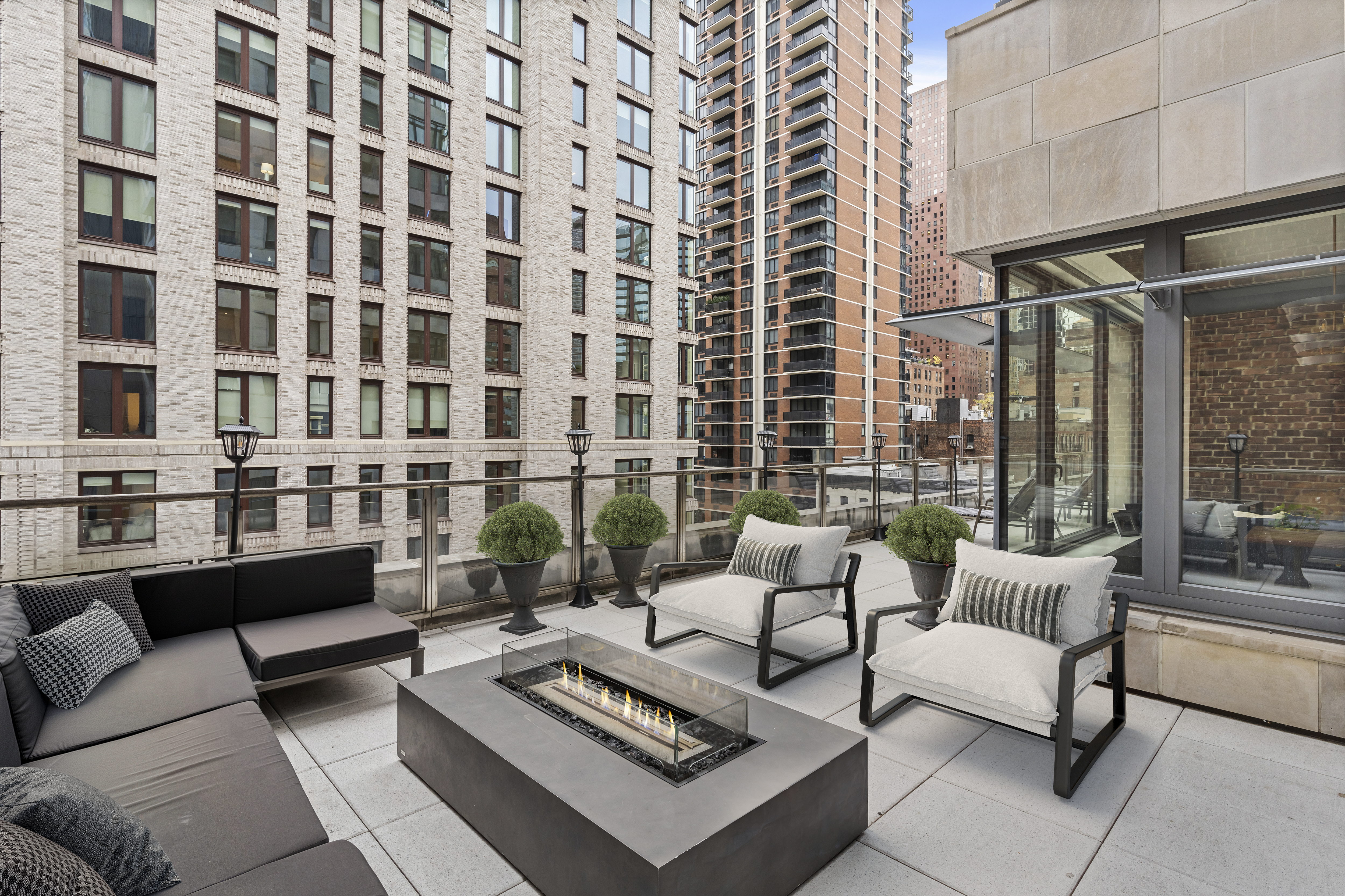 301 East 50th Street, Unit 5A Manhattan, NY 10022 - Photo 3 of 19 a building outdoor space with patio furniture