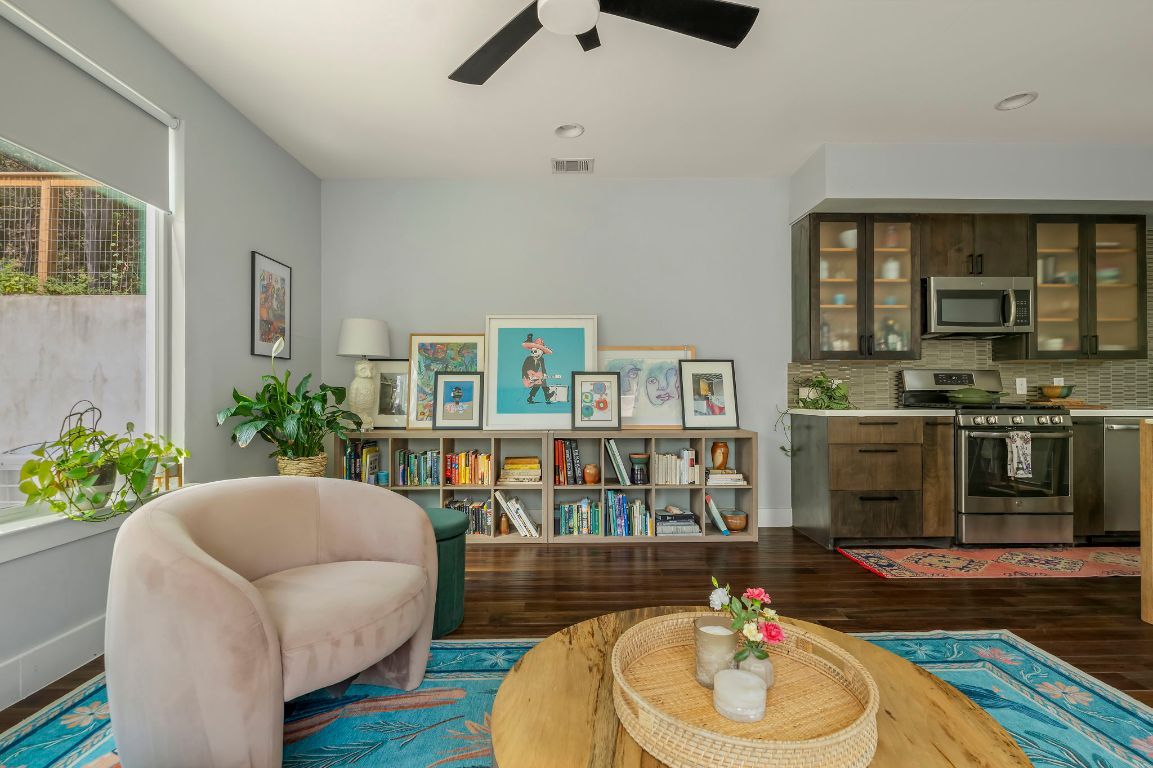 2812 Oak Springs Drive, Unit 2 Austin, TX 78702 - Photo 9 of 40