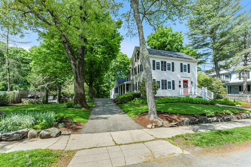 38 Berkeley Street Reading, MA 01867 - Photo 4 of 50