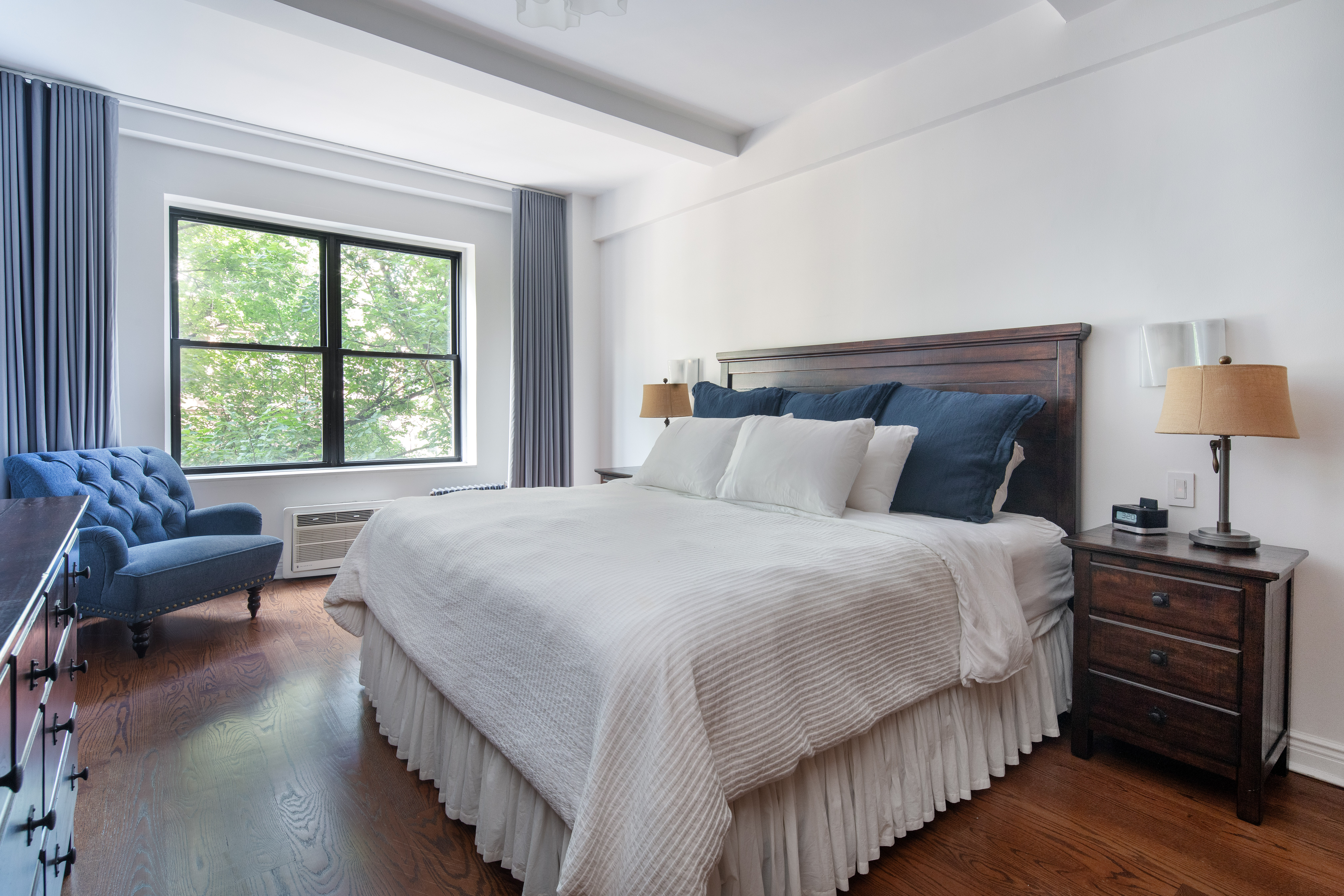 60 West 68th Street, Unit 5B Manhattan, NY 10023 - Photo 5 of 7 a bedroom with a bed and a couch