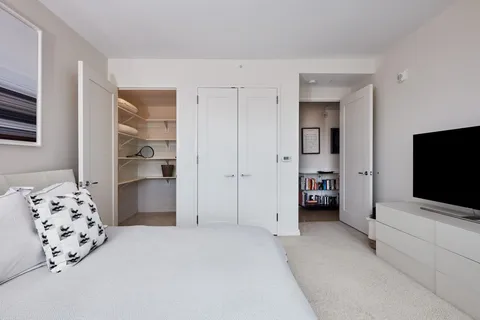 $1,295,000 | 1 Franklin Street, Unit 2011, Boston, MA 02110