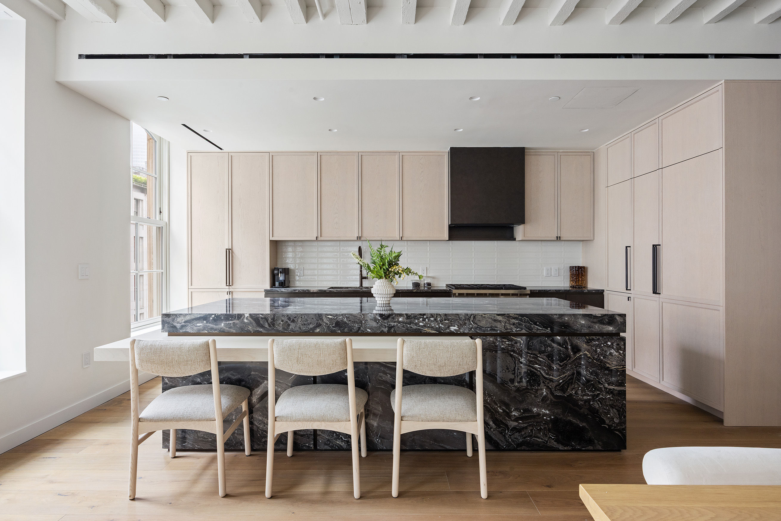 62 Reade Street, Unit 4 Manhattan, NY 10007 - Photo 7 of 20 a kitchen with a table and chairs in it