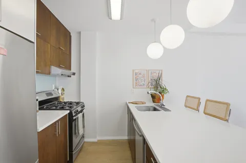 $1,700,000 | 433 Warren Street, Unit 2C | Boerum Hill