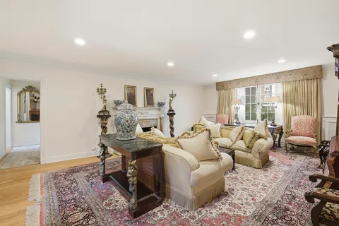 $875,000 | 10 Brooklands, Unit 1H, Bronxville, NY 10708