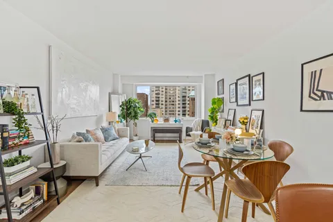$875,000 | 400 East 54th Street, Unit 22D | Sutton Place