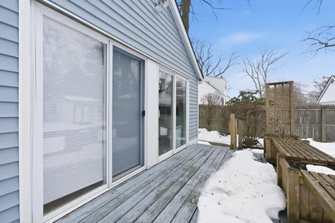 $400,000 | 20 Bristol Street, Huntington, NY 11743