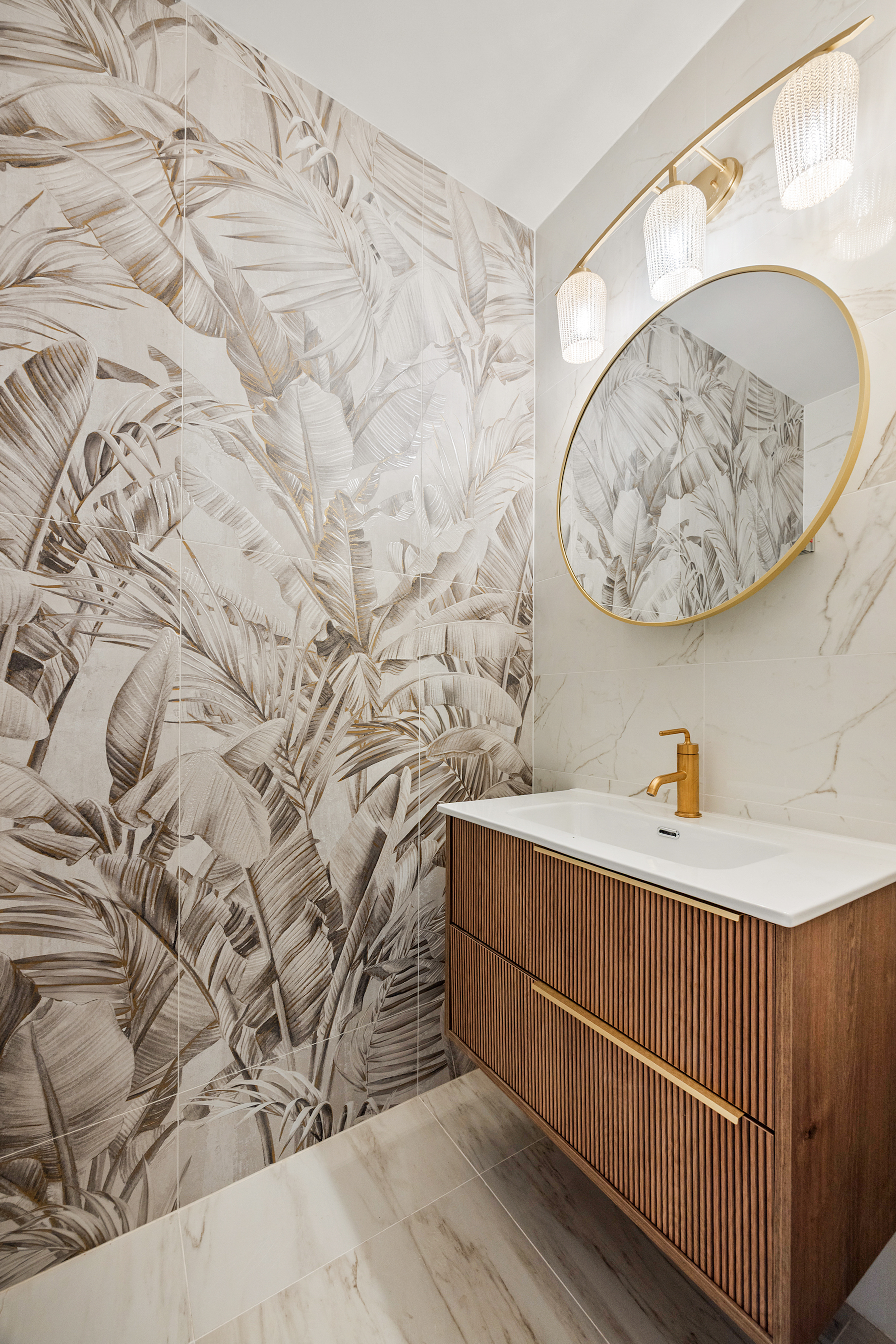 354 Dean Street, Unit 3 Brooklyn, NY 11217 - Photo 4 of 18 a room with a sink and a mirror