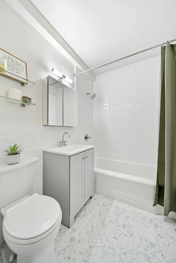 $792,000 | 7 Lexington Avenue, Unit 12F | Gramercy