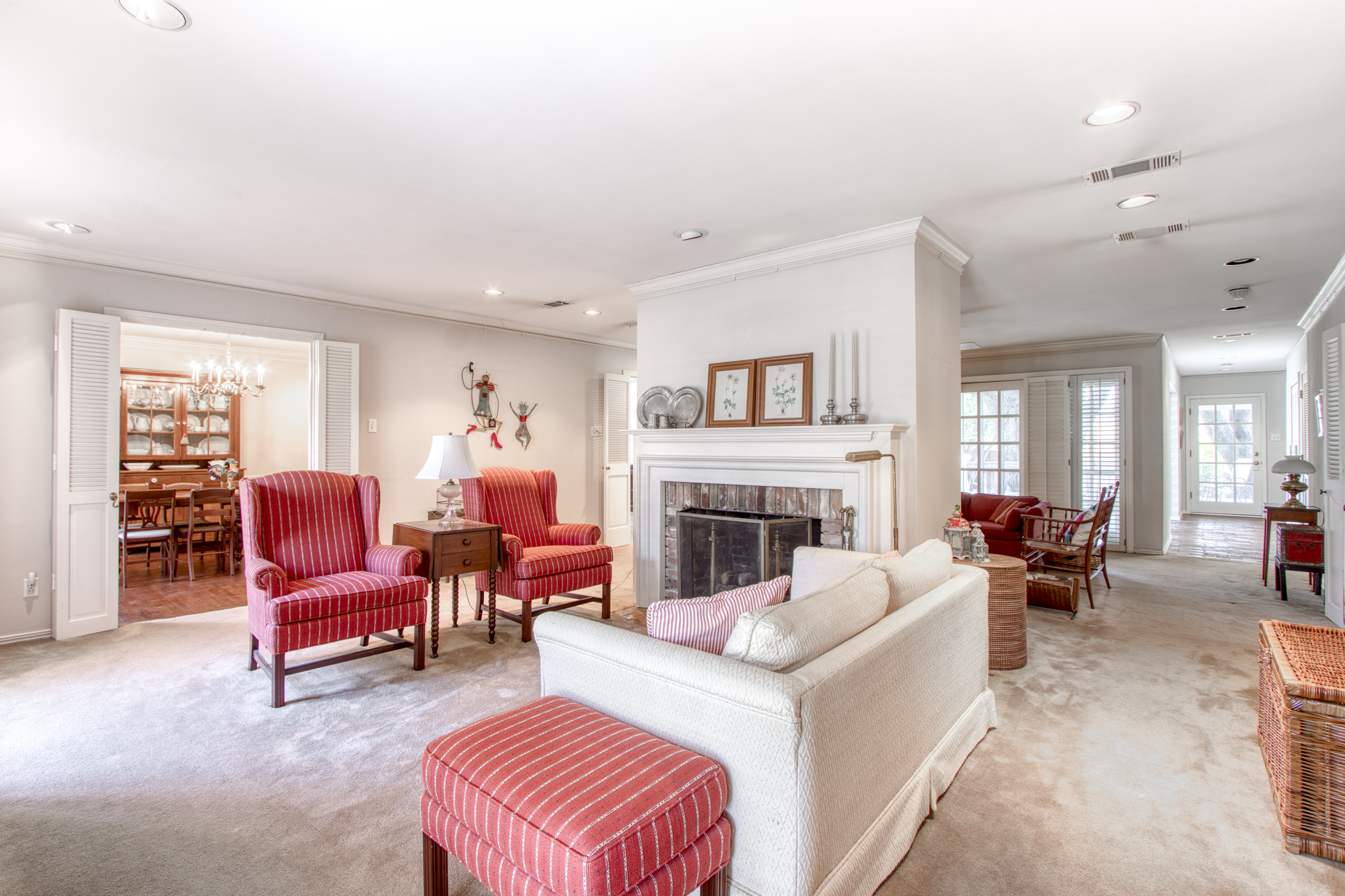 11034 Edgemere Road Dallas, TX 75230 - Photo 4 of 29