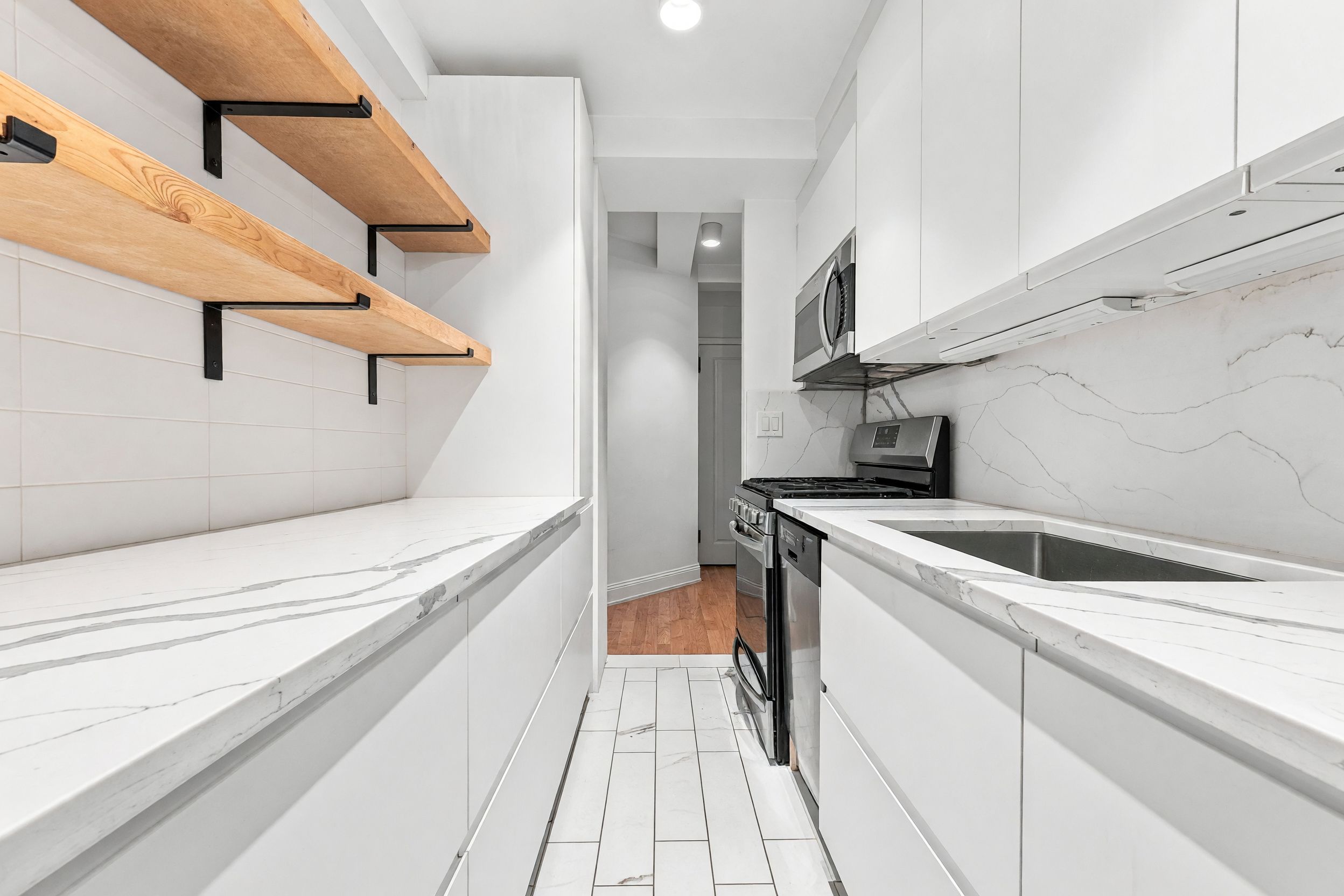 155 East 49th Street, Unit 6F Manhattan, NY 10017 - Photo 6 of 12 Gallery Image 6
