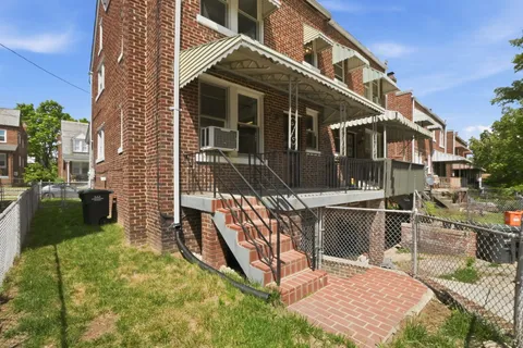 a view of a house with backyard and sitting area