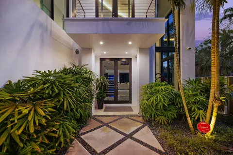 $4,950,000 | 3770 Kumquat Avenue, Miami, FL 33133