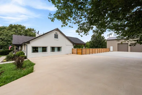 $924,900 | 459 Bowling Branch Road, Cottontown, TN 37048