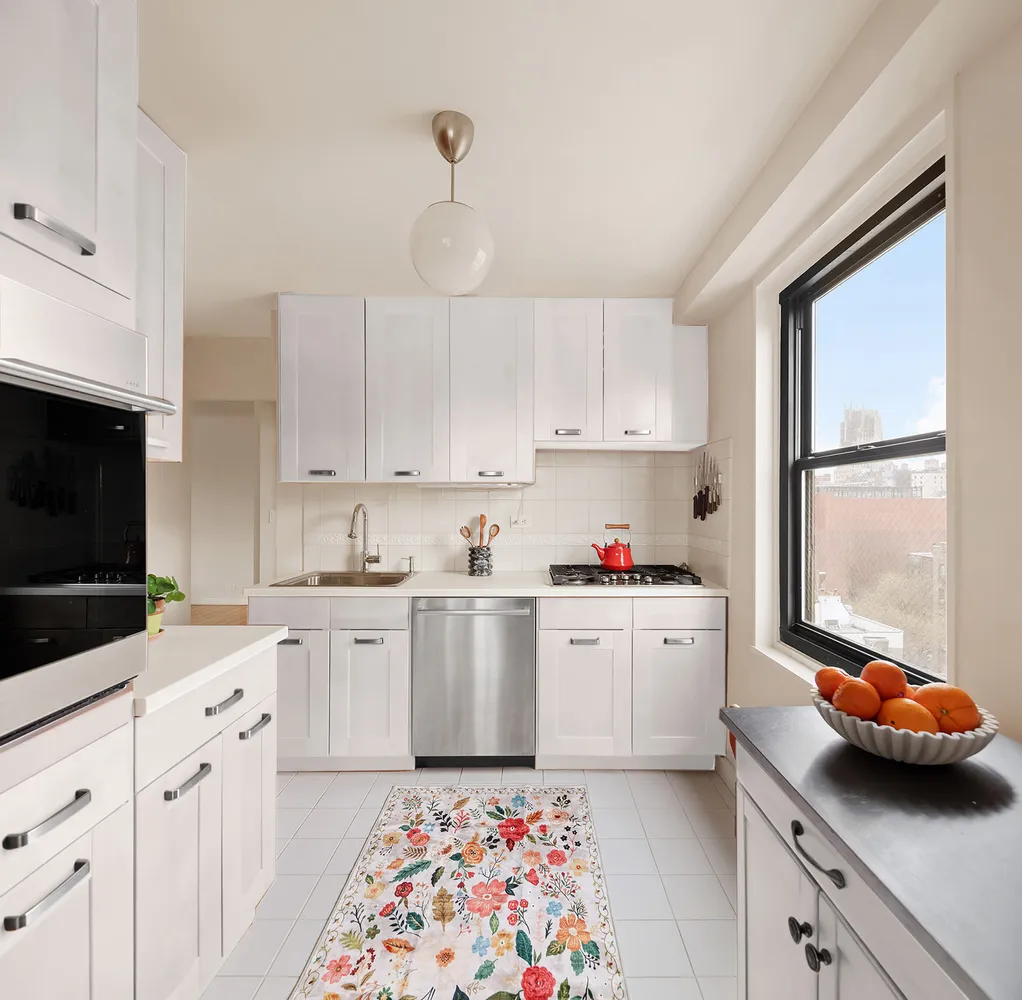 $1,995,000 | 360 West 22nd Street, Unit 10B | Chelsea