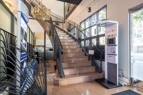 a view of entryway with a front door