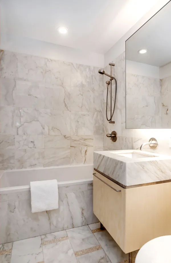 $7,500 | 200 Chambers Street, Unit 9F | TriBeCa