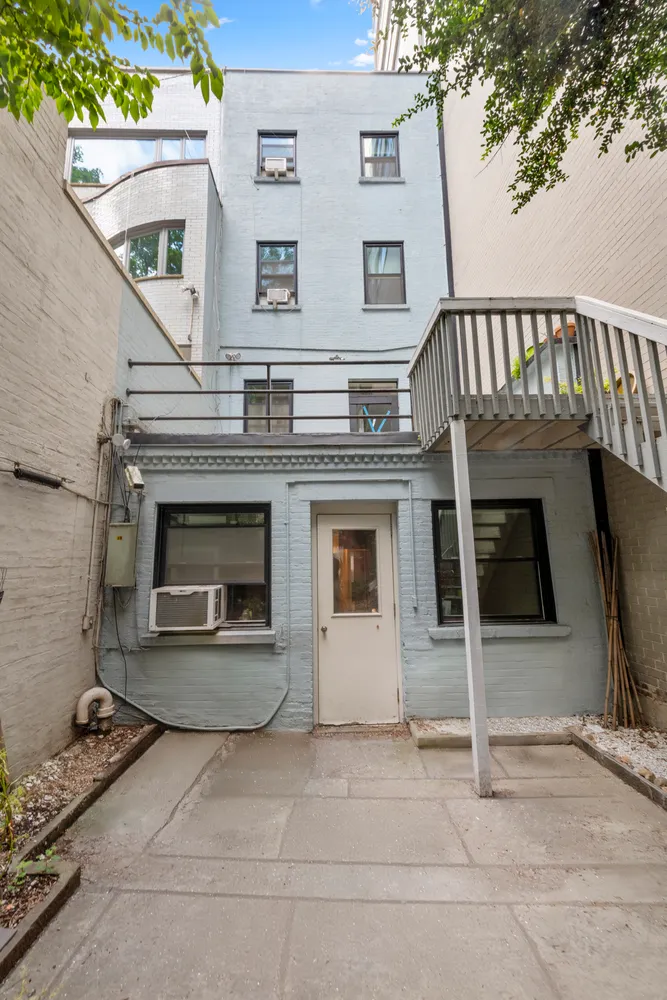 $3,500,000 | 209 East 48th Street | Midtown East