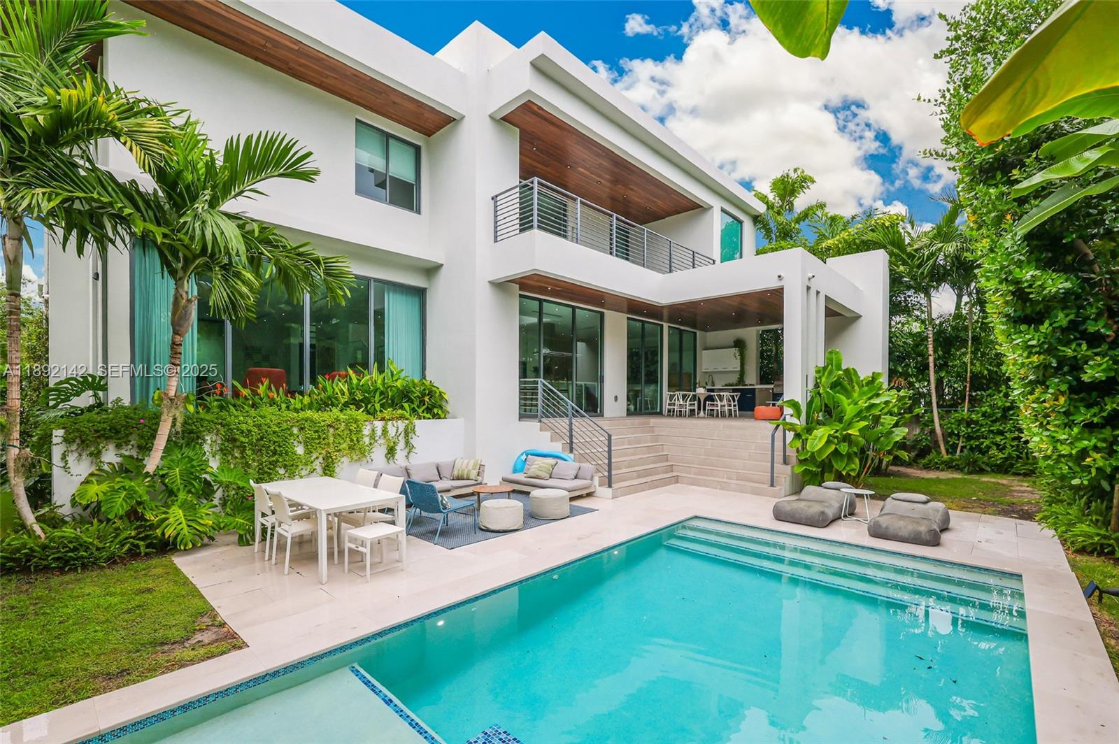 445 Ridgewood Road Key Biscayne, FL 33149 - Photo 1 of 37
