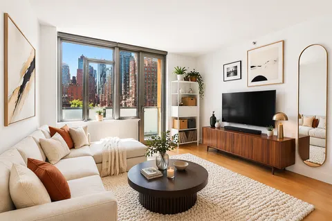 $1,295,000 | 464 West 44th Street, Unit PHA | Hell's Kitchen