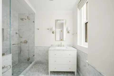 $3,300,000 | 108 East 82nd Street, Unit 7C | Upper East Side