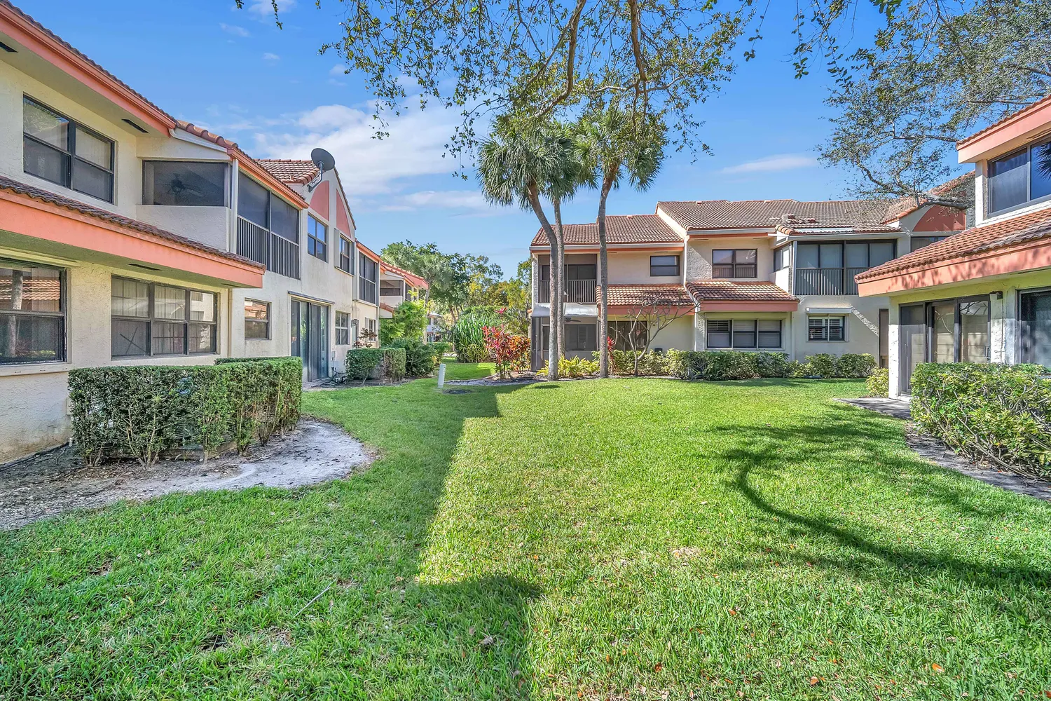$350,000 | 3405 Emerald Oaks Drive, Unit 207, Hollywood, FL 33021