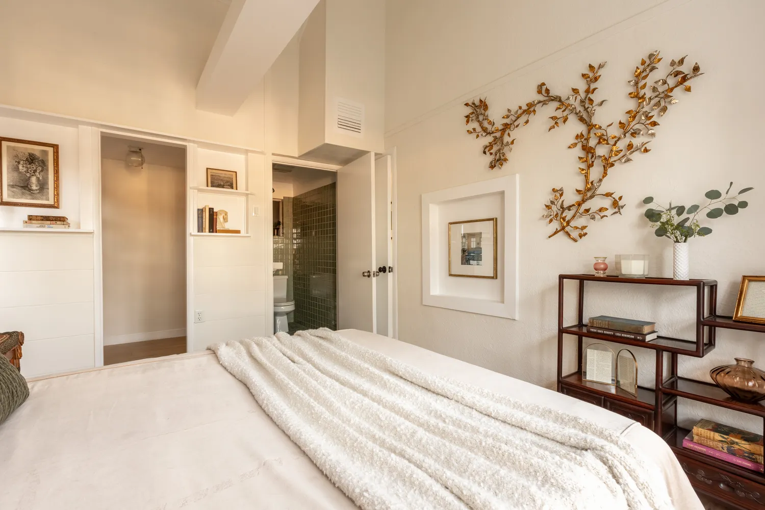 $989,000 | 12458 Laurel Terrace Drive, Studio City, CA 91604