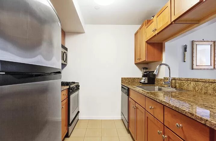 520 West 23rd Street, Unit 3E Manhattan, NY 10011 - Photo 2 of 10