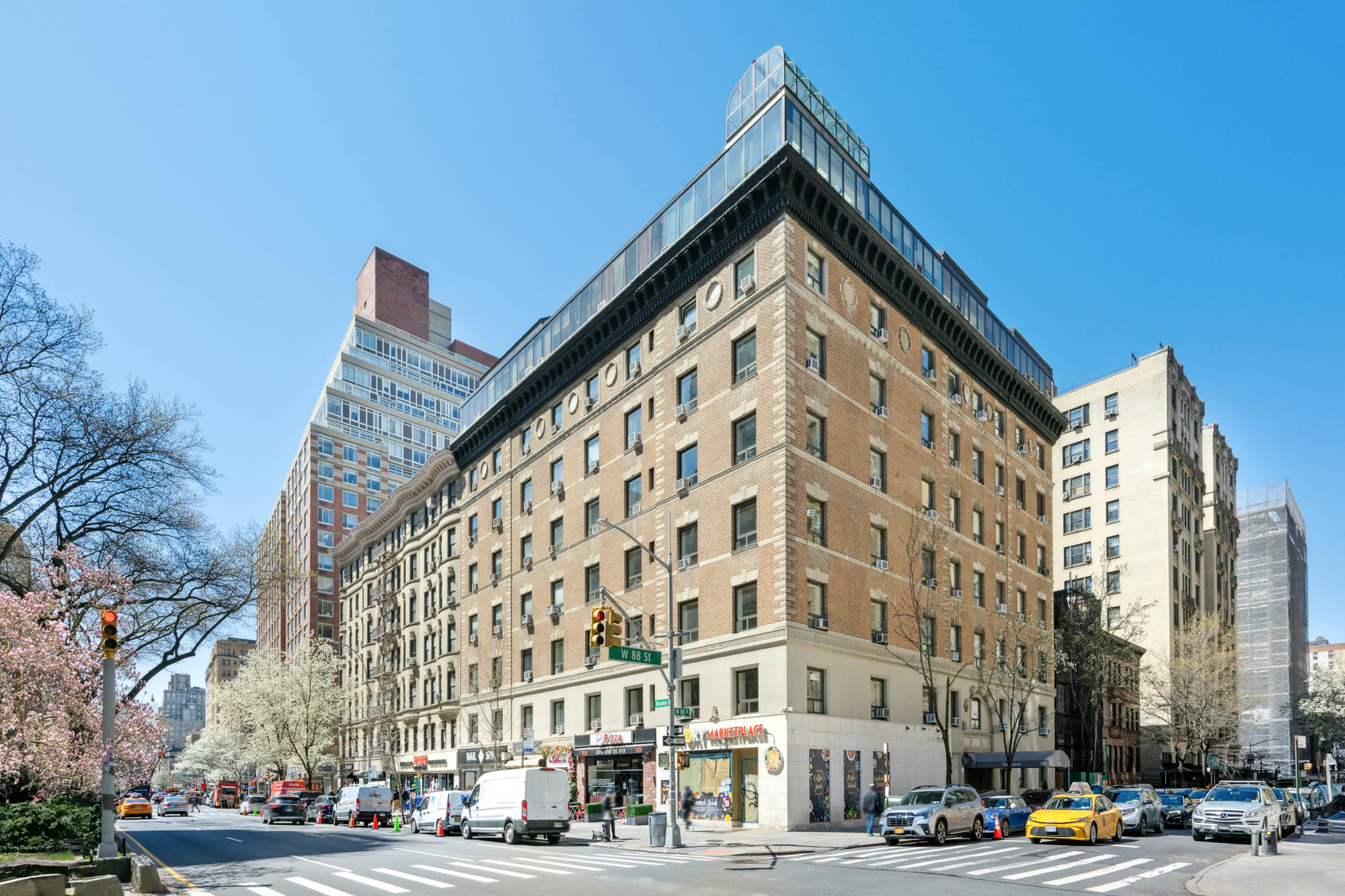 250 West 88th Street, Unit 703 Manhattan, NY 10024 - Photo 5 of 6 a view of a building and a street