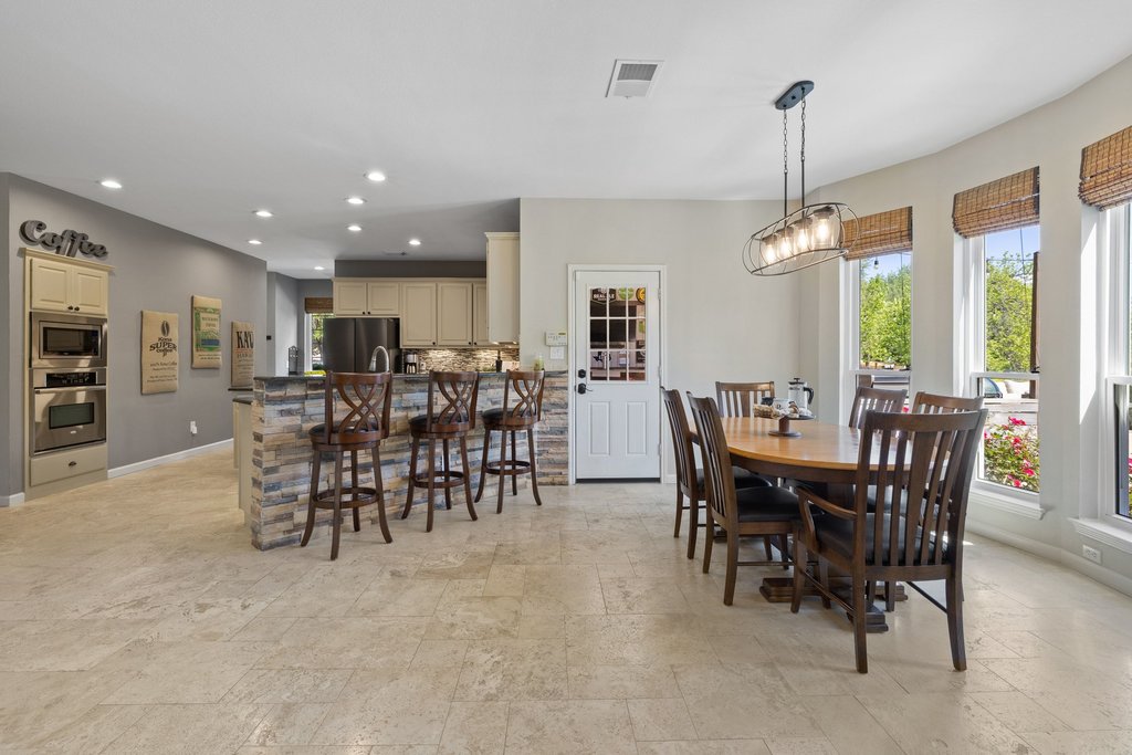 12424 Fairfax Ridge Place Austin, TX 78738 - Photo 4 of 40