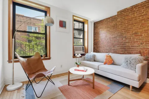 $415,000 | 220 East 82nd Street, Unit 4RW | Upper East Side