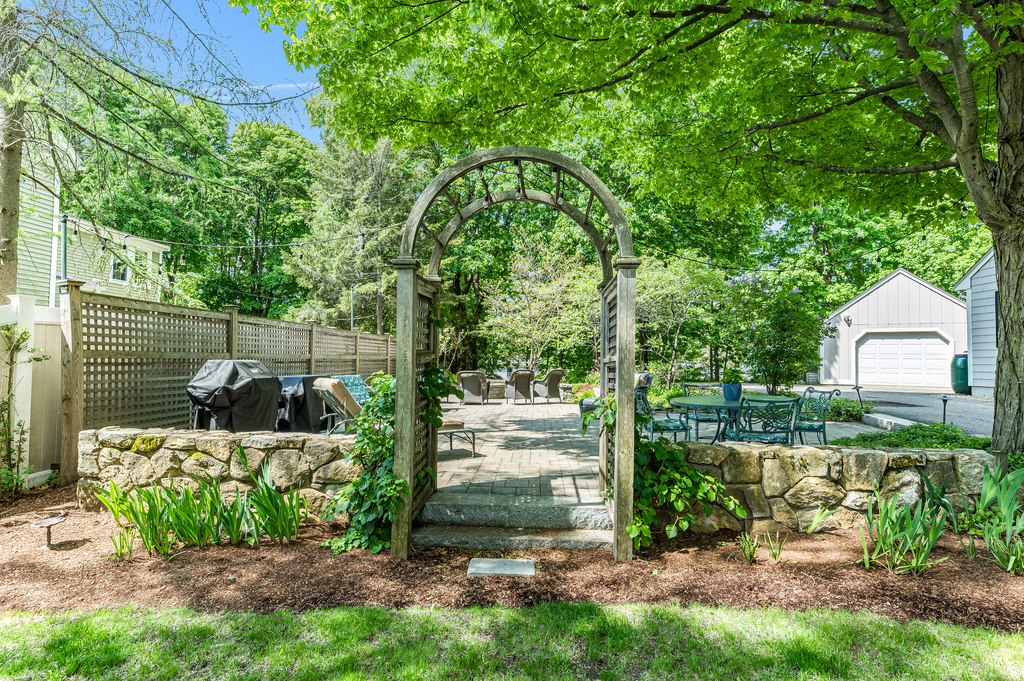 38 Berkeley Street Reading, MA 01867 - Photo 7 of 50