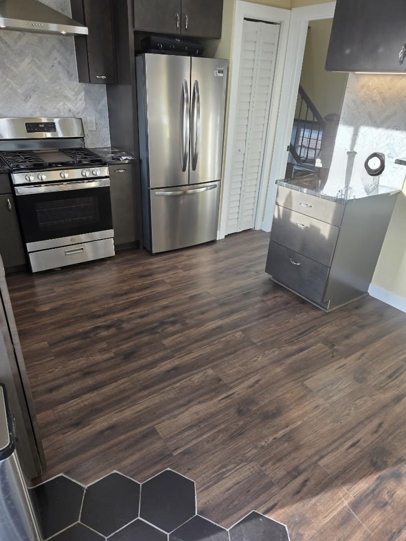 1672 South Rifle Street Aurora, CO 80017 - Photo 2 of 4 a kitchen with granite countertop a stove and a refrigerator