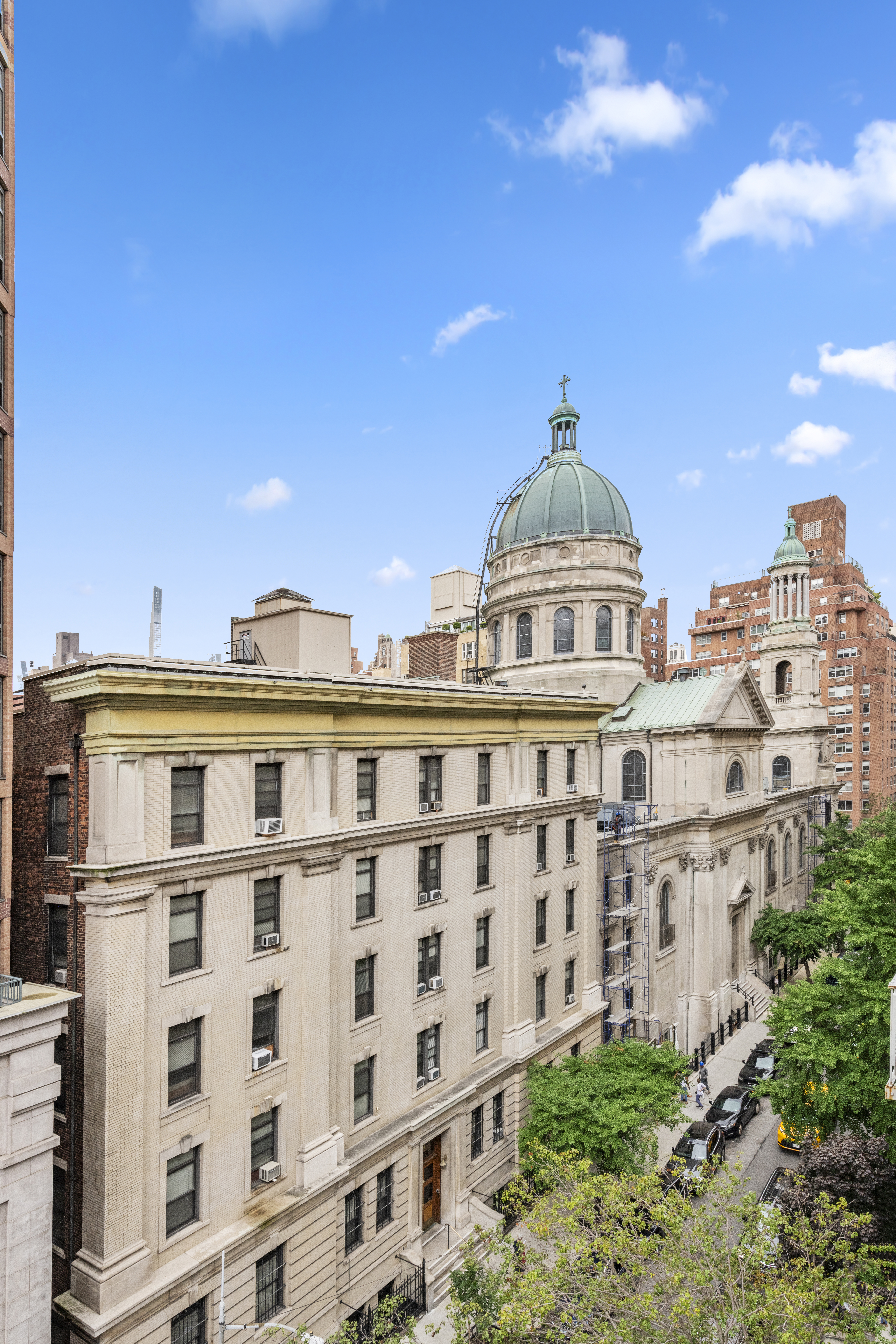 195 East 76th Street Manhattan, NY 10021 - Photo 17 of 20 a view of a building with a yard