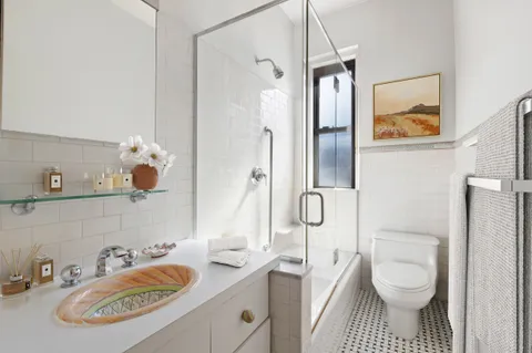 $2,675,000 | 136 East 64th Street, Unit 11E | Lenox Hill